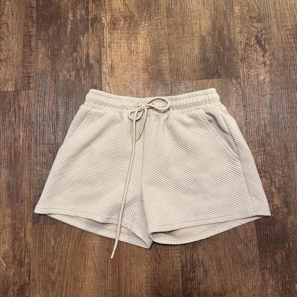 Women's (size medium) high-waisted beach shorts in excellent condition!